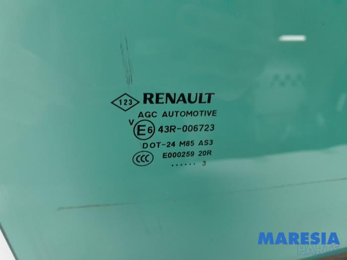 Rear door window 4-door door, rear right from a Renault Scénic III (JZ) 1.5 dCi 110 2013