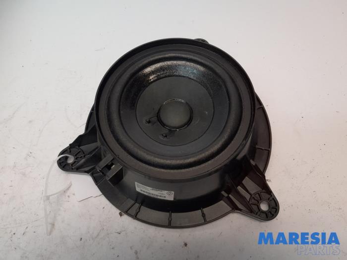 Używane Glosnik Renault Scénic III (JZ) 1.5 dCi 110 Cena € 20,00 Procedura marży oferowane przez Maresia Parts