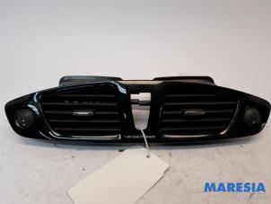 Used Dashboard vent Renault Scénic III (JZ) 1.5 dCi 110 Price € 40,00 Margin scheme offered by Maresia Parts