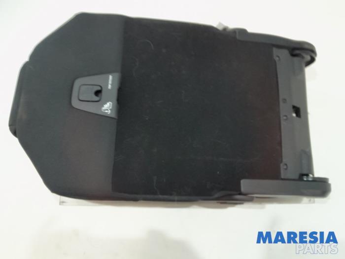 Używane Fotel tylny Citroen C4 Picasso (3D/3E) 1.2 12V PureTech 130 Cena € 175,00 Procedura marży oferowane przez Maresia Parts