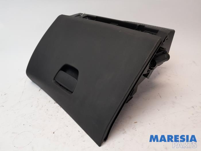 Begagnade Handskfack Peugeot 208 I (CA/CC/CK/CL) 1.4 16V Pris € 29,50 Marginaltabell erbjuds av Maresia Parts