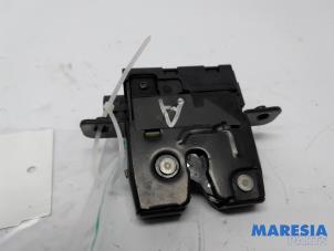 Used Tailgate lock mechanism Renault Twingo II (CN) 1.2 16V Price € 35,00 Margin scheme offered by Maresia Parts