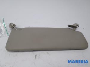 Used Sun visor Renault Twingo II (CN) 1.2 16V Price € 10,00 Margin scheme offered by Maresia Parts