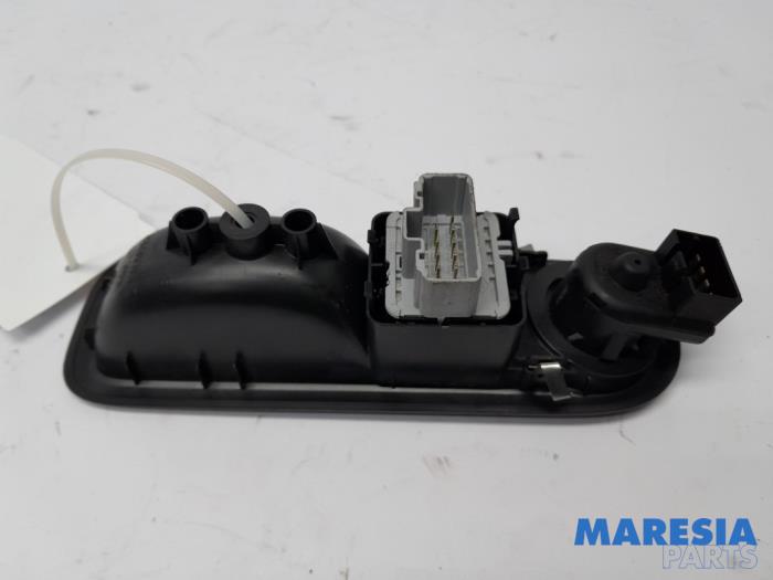 Multi-functional window switch from a Renault Twingo II (CN) 1.2 16V 2011