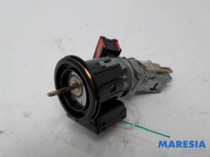 Used Ignition lock + key Renault Twingo II (CN) 1.2 16V Price € 60,00 Margin scheme offered by Maresia Parts