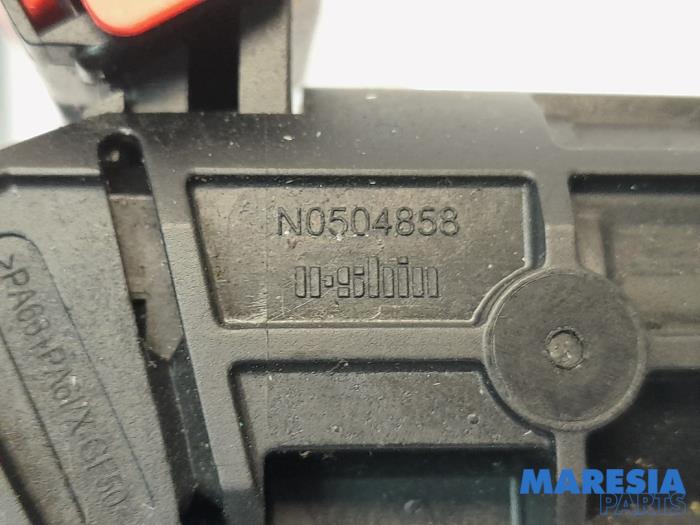 Zündschloss+Schlüssel van een Nissan NV 300 1.6 dCi 125 2019