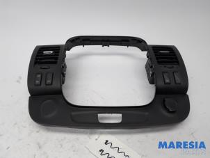 Usagé Grille aération tableau de bord Nissan NV 300 1.6 dCi 125 Prix € 60,50 Prix TTC proposé par Maresia Parts