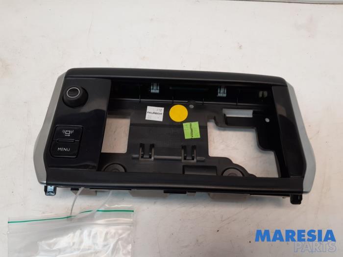 Używane Panel obslugi radia Peugeot 208 I (CA/CC/CK/CL) 1.4 16V Cena € 30,00 Procedura marży oferowane przez Maresia Parts