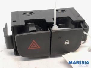 Used Panic lighting switch Nissan NV 300 1.6 dCi 125 Price € 12,10 Inclusive VAT offered by Maresia Parts