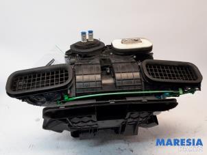 Usagé Boîtier chauffage Renault Megane III Berline (BZ) 1.6 16V Prix € 420,00 Règlement à la marge proposé par Maresia Parts