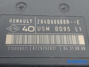 Usagé Boîte à fusibles Renault Megane III Berline (BZ) 1.6 16V Prix € 105,00 Règlement à la marge proposé par Maresia Parts