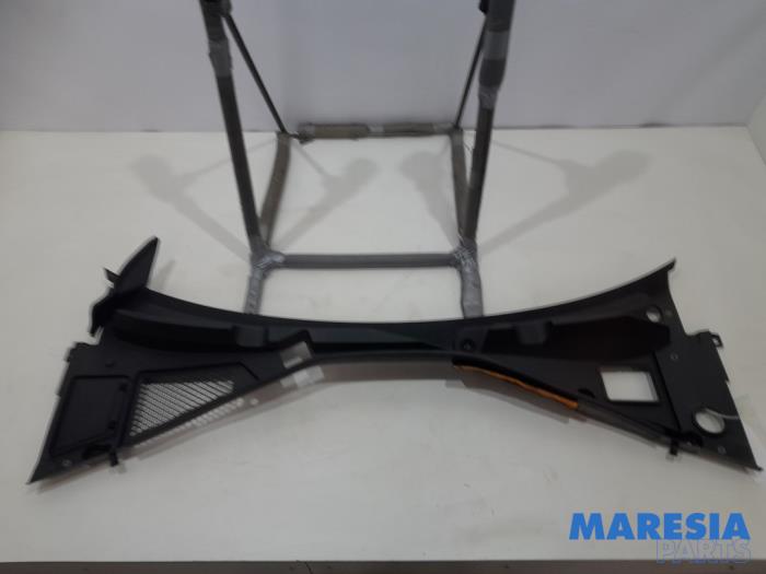 Używane Parawan Alfa Romeo Giulia (952) 2.0 T 16V Veloce Q4 Cena € 65,00 Procedura marży oferowane przez Maresia Parts