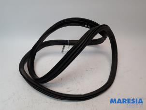 Used Rear door seal 4-door, right Alfa Romeo Giulia (952) 2.0 T 16V Veloce Q4 Price € 40,00 Margin scheme offered by Maresia Parts