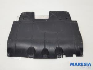 Used Engine protection panel Fiat Punto III (199) 0.9 TwinAir Turbo 100 Price € 50,00 Margin scheme offered by Maresia Parts