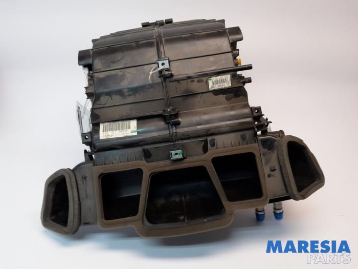 Usagé Bloc chauffage Fiat Scudo (270) 1.6 D Multijet Prix € 254,10 Prix TTC proposé par Maresia Parts
