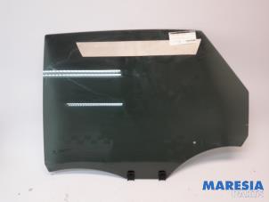 Usagé Vitre portière 4portes arrière gauche Citroen C4 Picasso (3D/3E) 1.2 12V PureTech 130 Prix € 60,00 Règlement à la marge proposé par Maresia Parts