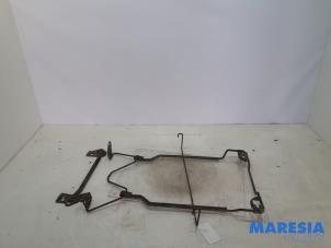 Used Spare wheel mechanism Renault Trafic (1FL/2FL/3FL/4FL) 1.6 dCi 95 Price € 90,75 Inclusive VAT offered by Maresia Parts