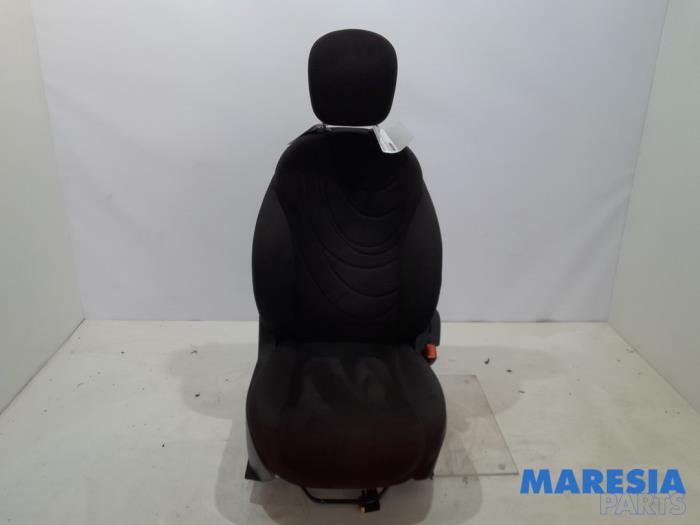 Używane Fotel prawy Lancia Ypsilon (312) 0.9 TwinAir 85 Cena € 85,00 Procedura marży oferowane przez Maresia Parts