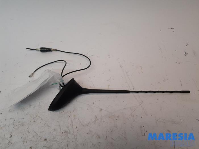 Używane Antena Peugeot 3008 I (0U/HU) 1.6 16V THP 155 Cena € 30,00 Procedura marży oferowane przez Maresia Parts