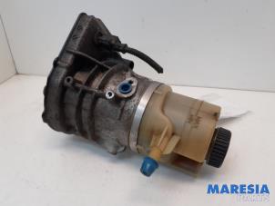 Used Power steering pump Renault Trafic (1FL/2FL/3FL/4FL) 1.6 dCi 95 Price € 317,63 Inclusive VAT offered by Maresia Parts