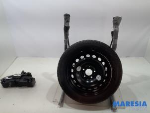 Used Jackkit + spare wheel Renault Megane III Grandtour (KZ) 1.2 16V TCE 115 Price € 100,00 Margin scheme offered by Maresia Parts