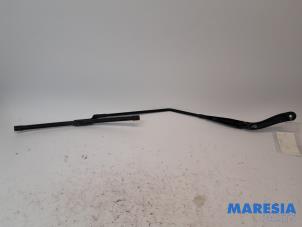 Used Front wiper arm Renault Trafic (1FL/2FL/3FL/4FL) 1.6 dCi 95 Price € 18,15 Inclusive VAT offered by Maresia Parts