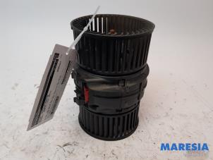 Używane Silnik wentylatora nagrzewnicy Renault Trafic (1FL/2FL/3FL/4FL) 1.6 dCi 95 Cena € 60,50 Z VAT oferowane przez Maresia Parts