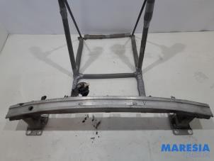 Used Front bumper frame Renault Megane III Grandtour (KZ) 1.2 16V TCE 115 Price € 75,00 Margin scheme offered by Maresia Parts