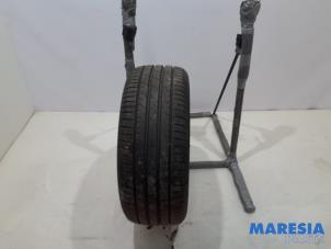 Used Tyre Renault Megane III Grandtour (KZ) 1.2 16V TCE 115 Price € 25,00 Margin scheme offered by Maresia Parts