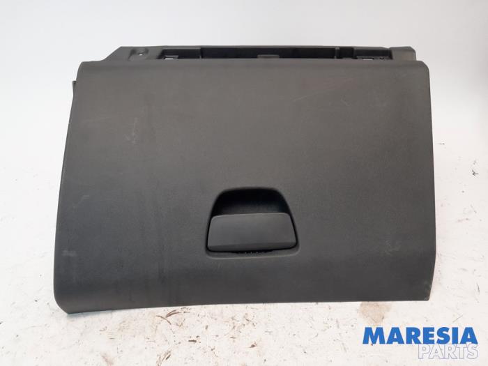 Begagnade Handskfack Peugeot 208 I (CA/CC/CK/CL) 1.2 Vti 12V PureTech 82 Pris € 29,50 Marginaltabell erbjuds av Maresia Parts