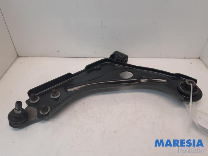 Front lower wishbone, right from a Citroën C4 Picasso (3D/3E) 1.2 12V PureTech 130 2018