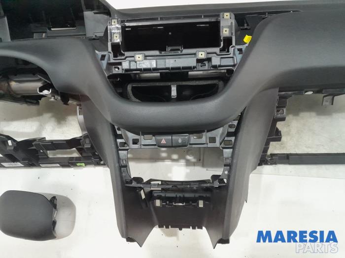 Airbag set + dashboard from a Peugeot 208 I (CA/CC/CK/CL) 1.2 Vti 12V PureTech 82 2014