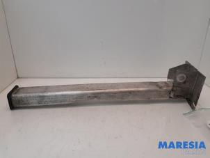 Used Front part support Peugeot 3008 I (0U/HU) 1.6 16V THP 155 Price € 25,00 Margin scheme offered by Maresia Parts
