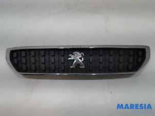 Used Grille Peugeot Expert (VA/VB/VE/VF/VY) 2.0 Blue HDi 120 16V Price € 127,05 Inclusive VAT offered by Maresia Parts