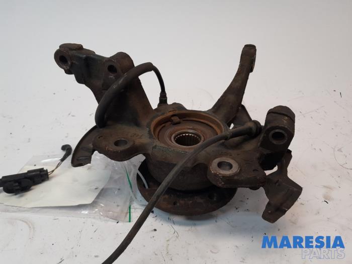 Knuckle, front right from a Lancia Ypsilon (312) 0.9 TwinAir 85 2012