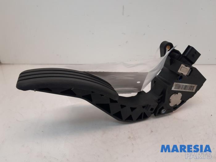 Begagnade Gaspedalsensor Renault Megane III Grandtour (KZ) 1.2 16V TCE 115 Pris € 45,00 Marginaltabell erbjuds av Maresia Parts