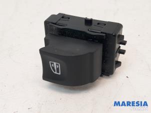 Used Electric window switch Renault Megane III Grandtour (KZ) 1.2 16V TCE 115 Price € 15,00 Margin scheme offered by Maresia Parts