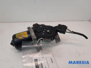 Used Front wiper motor Renault Megane III Grandtour (KZ) 1.2 16V TCE 115 Price € 30,00 Margin scheme offered by Maresia Parts