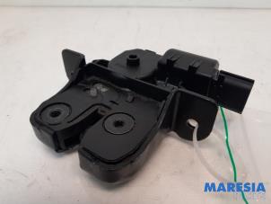 Used Tailgate lock mechanism Renault Megane III Grandtour (KZ) 1.2 16V TCE 115 Price € 14,95 Margin scheme offered by Maresia Parts