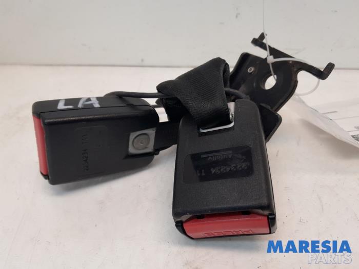 Rear seatbelt buckle, left from a Renault Megane III Grandtour (KZ) 1.2 16V TCE 115 2012