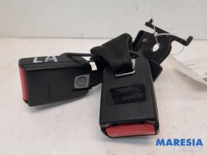 Used Rear seatbelt buckle, left Renault Megane III Grandtour (KZ) 1.2 16V TCE 115 Price € 35,00 Margin scheme offered by Maresia Parts