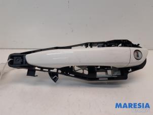 Used Minibus/van rear door handle Peugeot Expert (VA/VB/VE/VF/VY) 2.0 Blue HDi 120 16V Price € 39,93 Inclusive VAT offered by Maresia Parts