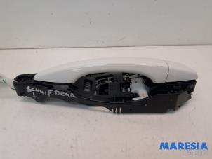Used Sliding door handle, left Peugeot Expert (VA/VB/VE/VF/VY) 2.0 Blue HDi 120 16V Price € 39,93 Inclusive VAT offered by Maresia Parts