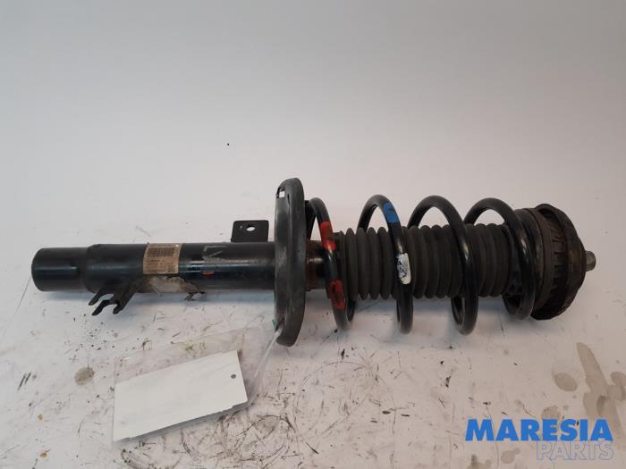 Front shock absorber rod, left from a Citroën DS3 (SA) 1.2 12V PureTech 82 2014