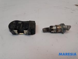 Used Tyre pressure sensor Renault Scénic III (JZ) 2.0 16V CVT Price € 25,00 Margin scheme offered by Maresia Parts