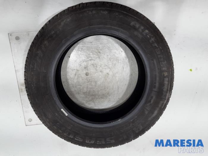 Tyre from a Renault Trafic (1FL/2FL/3FL/4FL) 1.6 dCi 95 2017
