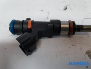 Used Injector (petrol injection) Renault Captur (2R) 0.9 Energy TCE 12V Price € 20,00 Margin scheme offered by Maresia Parts