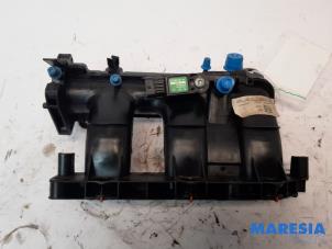Used Intake manifold Renault Captur (2R) 0.9 Energy TCE 12V Price € 75,00 Margin scheme offered by Maresia Parts