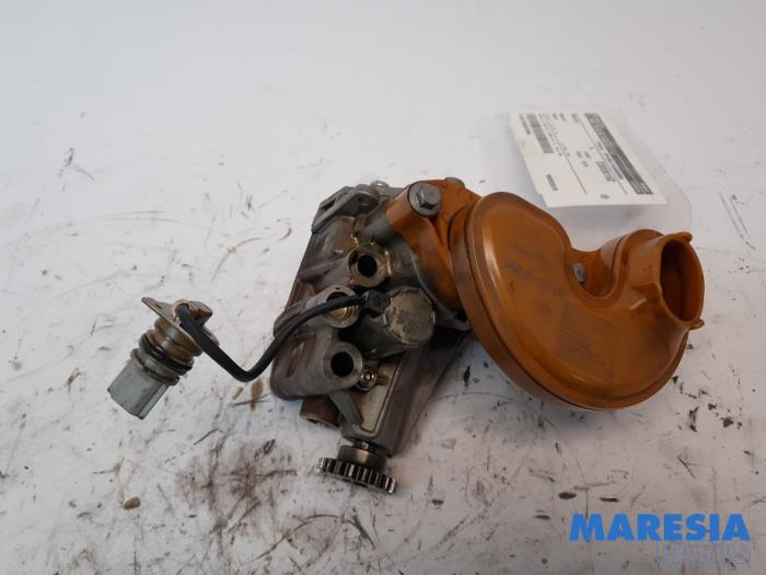 Używane Pompa oleju Renault Captur I (2R) 0.9 Energy TCE 12V Cena € 40,00 Procedura marży oferowane przez Maresia Parts