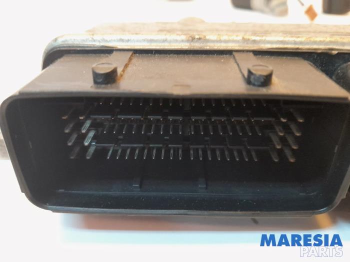 Engine management computer from a Peugeot Expert (V1/VA/VB/VE/VF/VT/VY) 2.0 Blue HDi 120 16V 2021